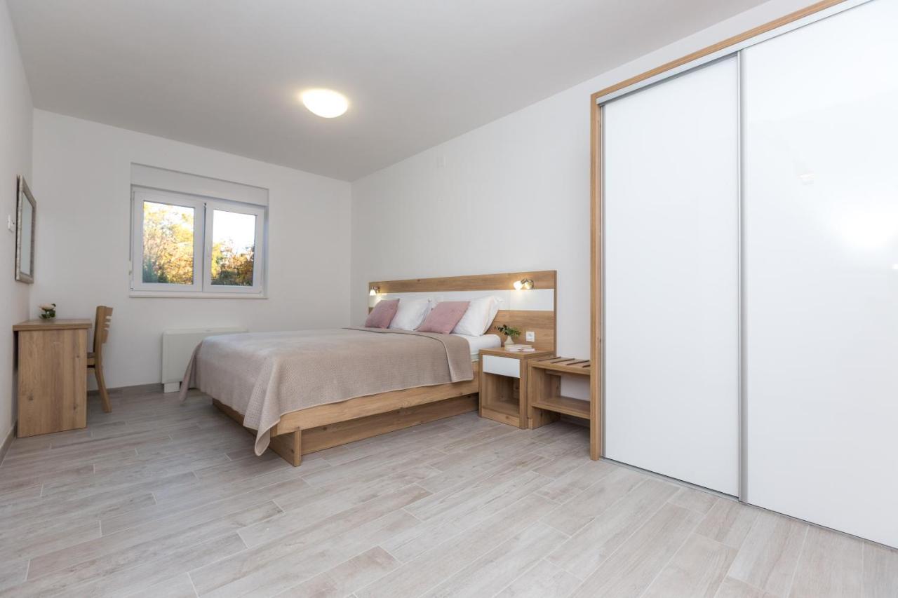 Apartmani Villa Paulo Stari Grad Kültér fotó